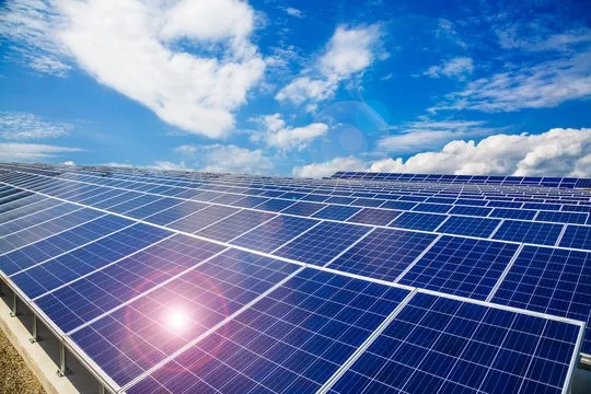 太陽光発電の魅力と注意点：賢い選択のためのガイド